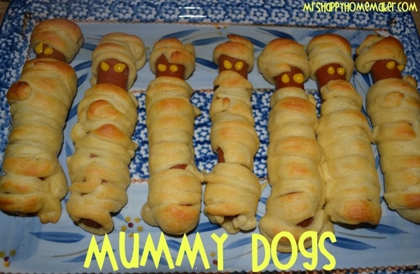 halloween snacks mummy dogs